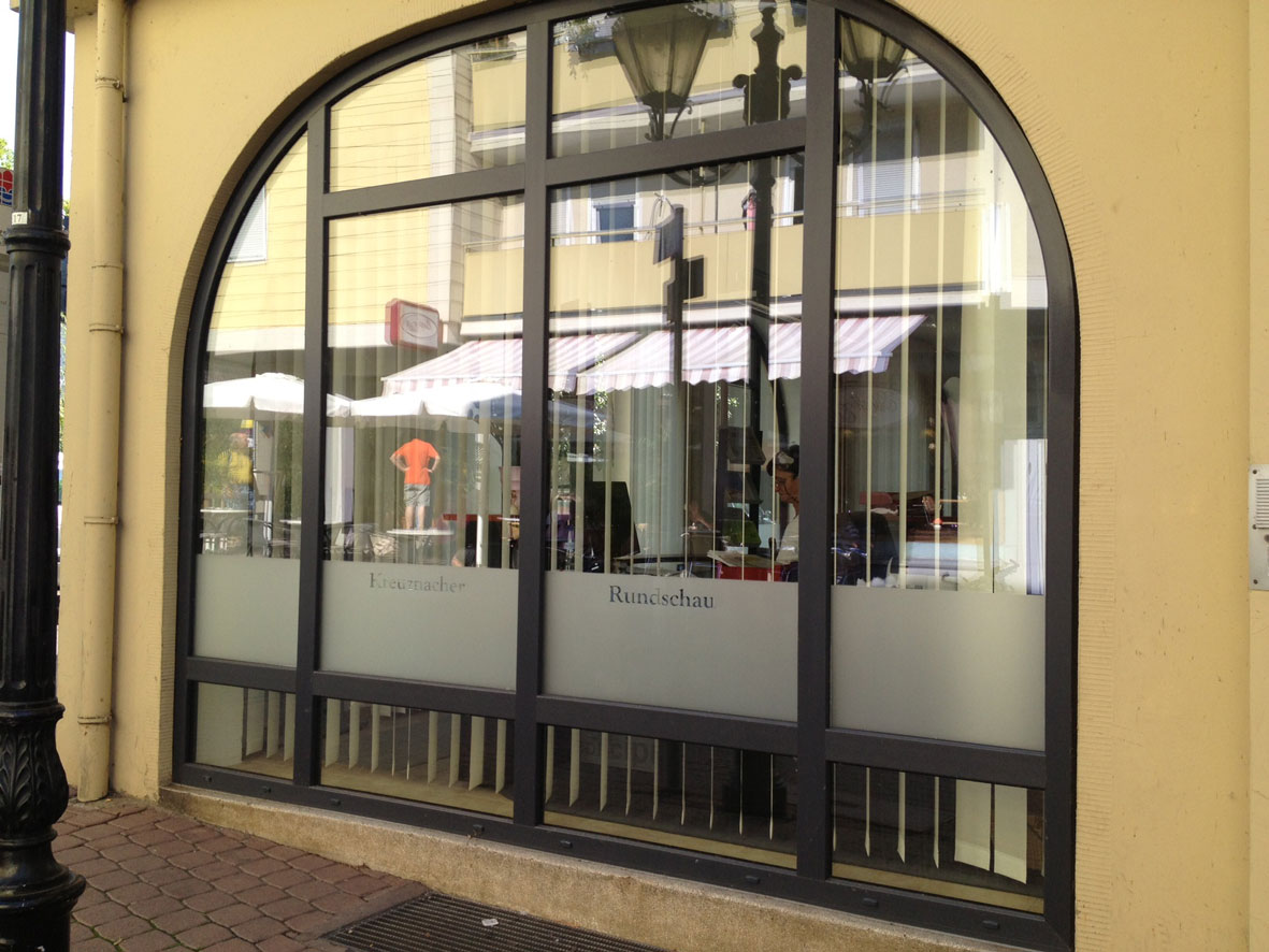 Kreuznacher Rundschau – Glasdekorfolie mit Schriftzug
